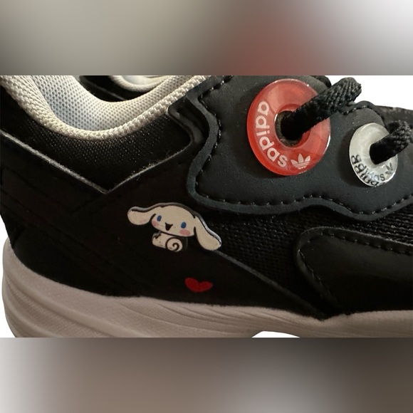 Adidas X Sanrio unisex shoes - Picture 4 of 8